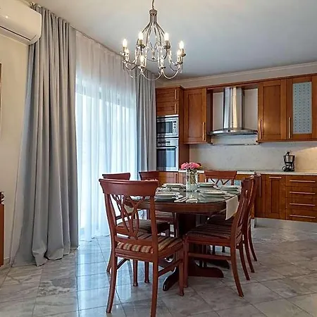 Solis 4* Split