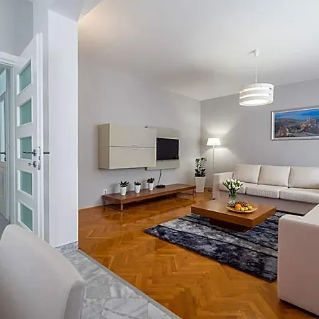 Solis 4* Split